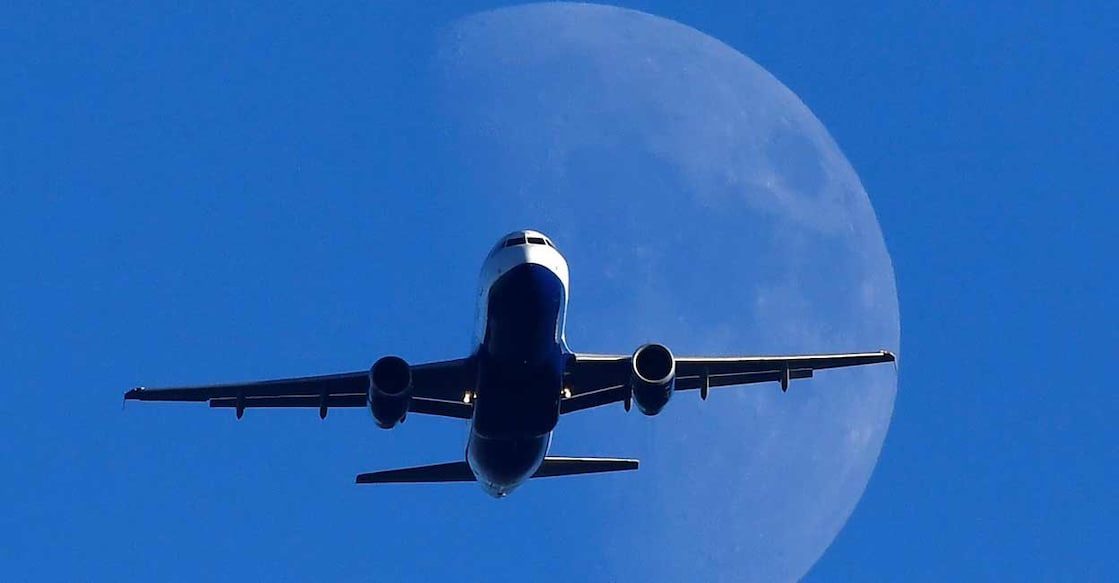 BRITAIN-TRANSPORT A passenger plane flies over London, Britain. File photo: REUTERS/Toby Melville